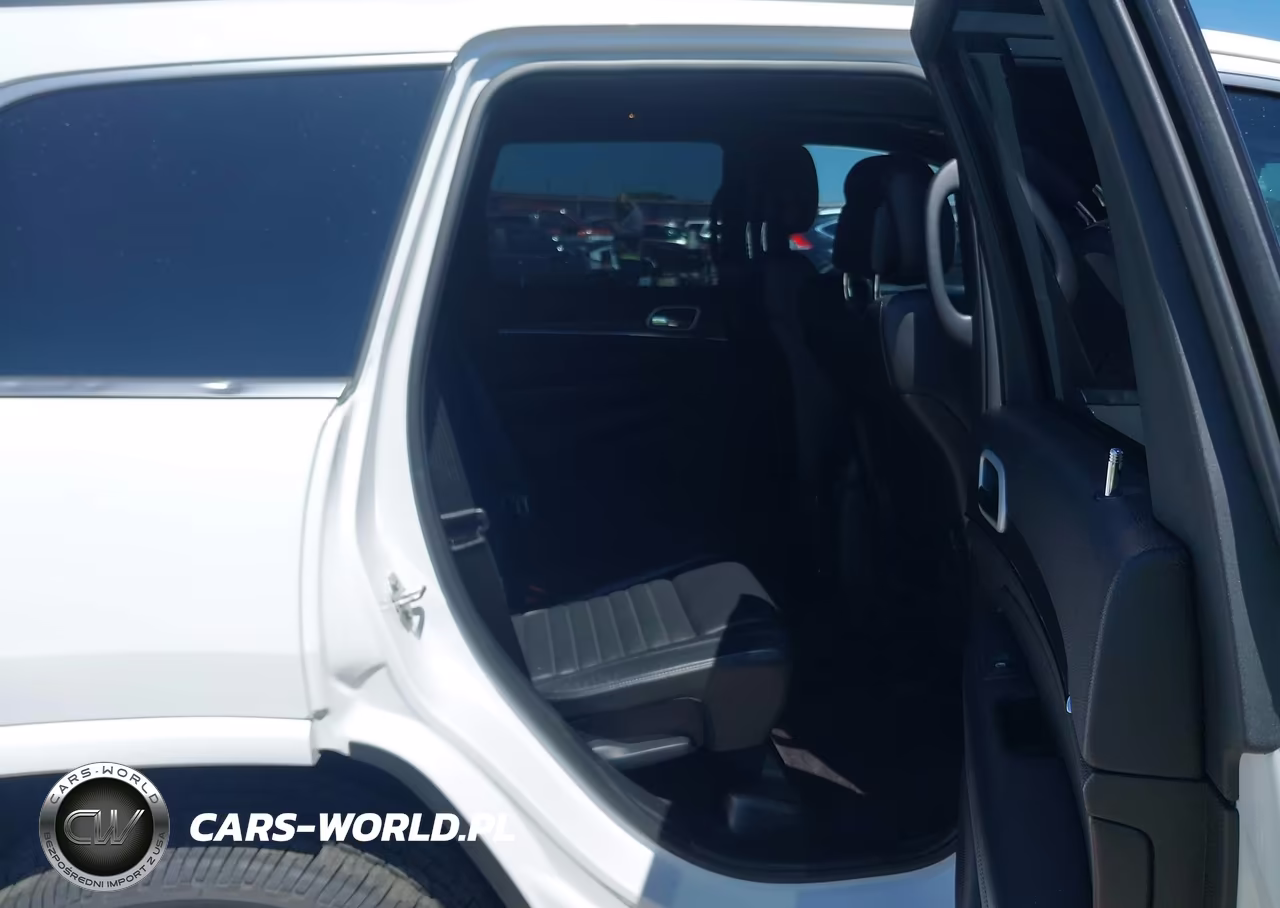2018 Jeep Grand Cherokee Sterling Edition 4X4 VIN:1C4RJFBG4JC384205 - 8