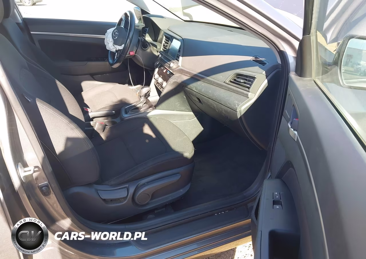 2019 Hyundai Elantra Value Edition VIN:5NPD84LF8KH473751 - 5