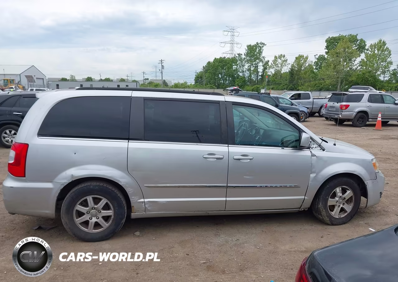 2011 Chrysler Town & Country Touring-L VIN:2A4RR8DG8BR702329 - 13
