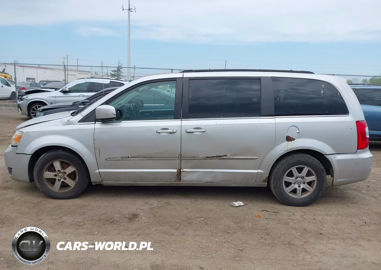 2011 Chrysler Town & Country Touring-L VIN:2A4RR8DG8BR702329 - 14