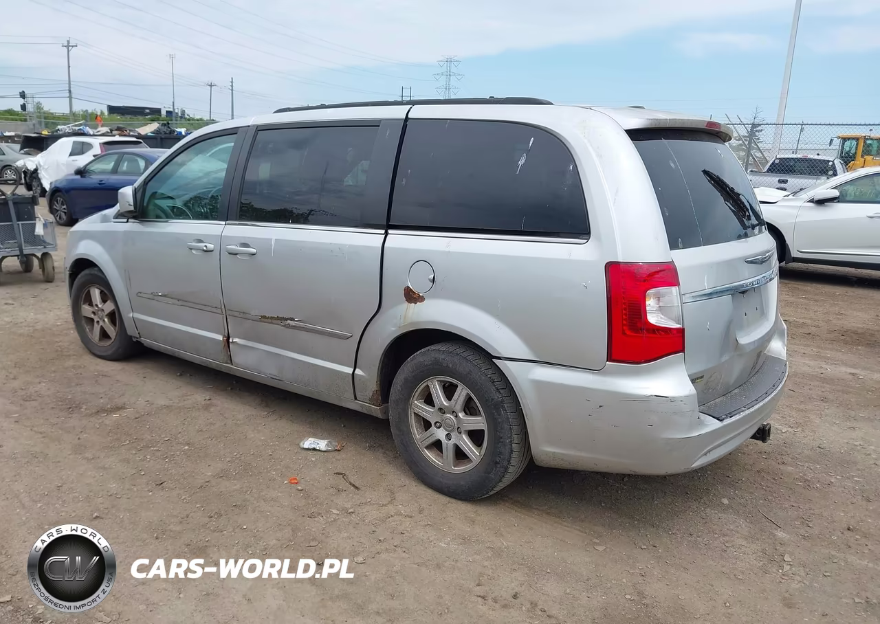 2011 Chrysler Town & Country Touring-L VIN:2A4RR8DG8BR702329 - 3