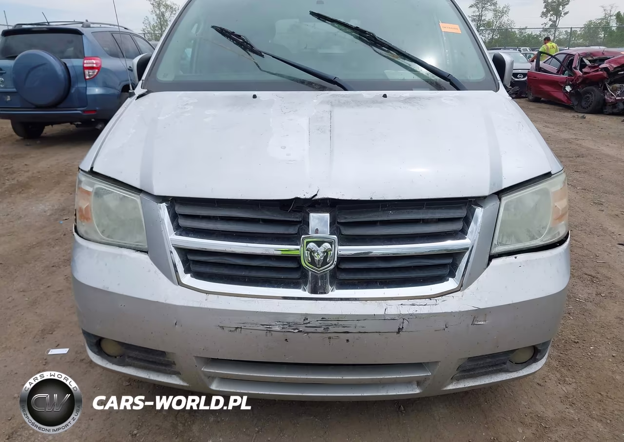 2011 Chrysler Town & Country Touring-L VIN:2A4RR8DG8BR702329 - 6