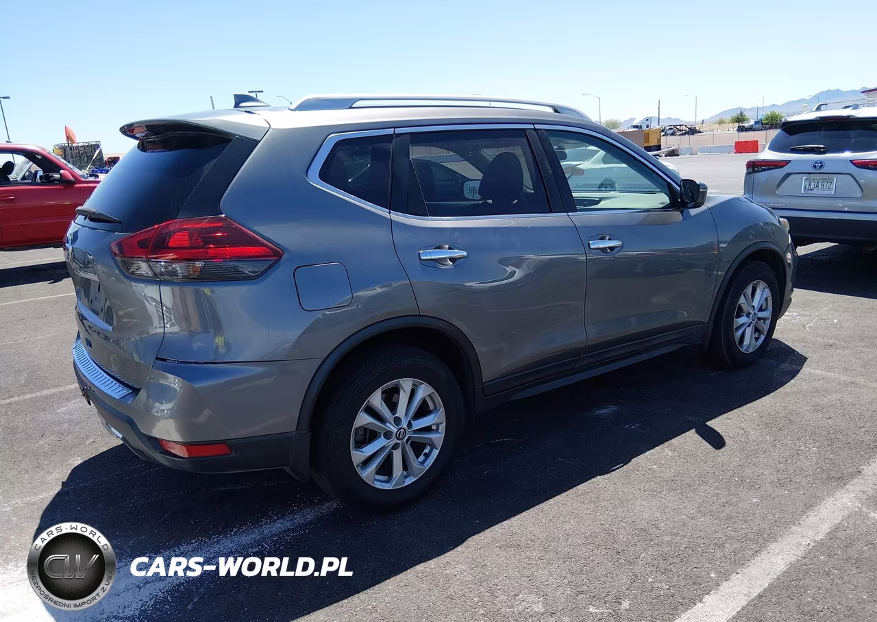 2018 Nissan Rogue S VIN:5N1AT2MT1JC825911 - 4