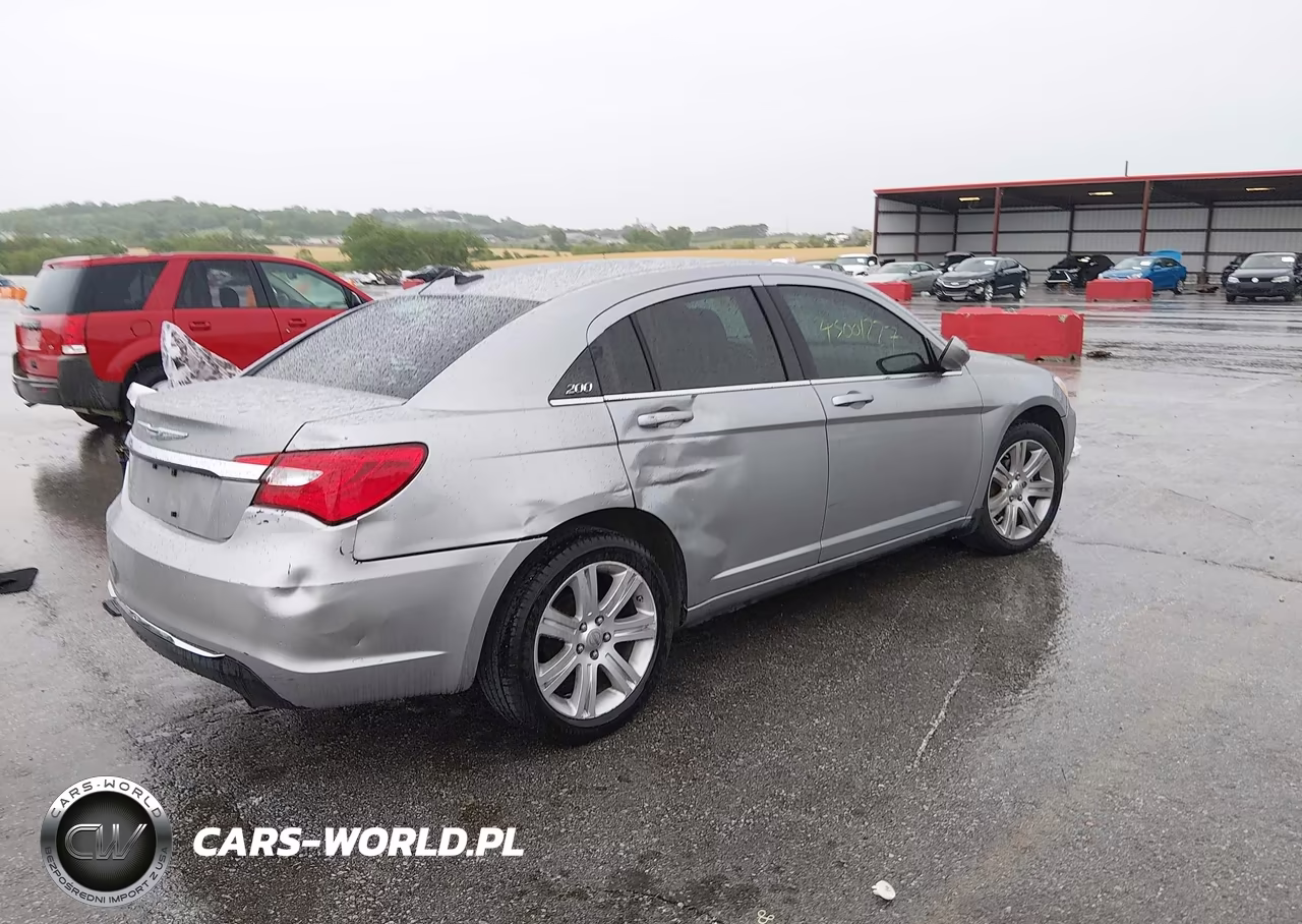 2013 Chrysler 200 Touring VIN:1C3CCBBB0DN694796 - 4