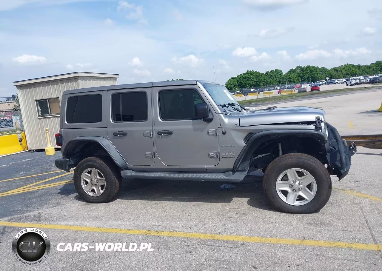 2018 Jeep Wrangler Unlimited Sahara 4X4 VIN:1C4HJXEG3JW215935 - 13