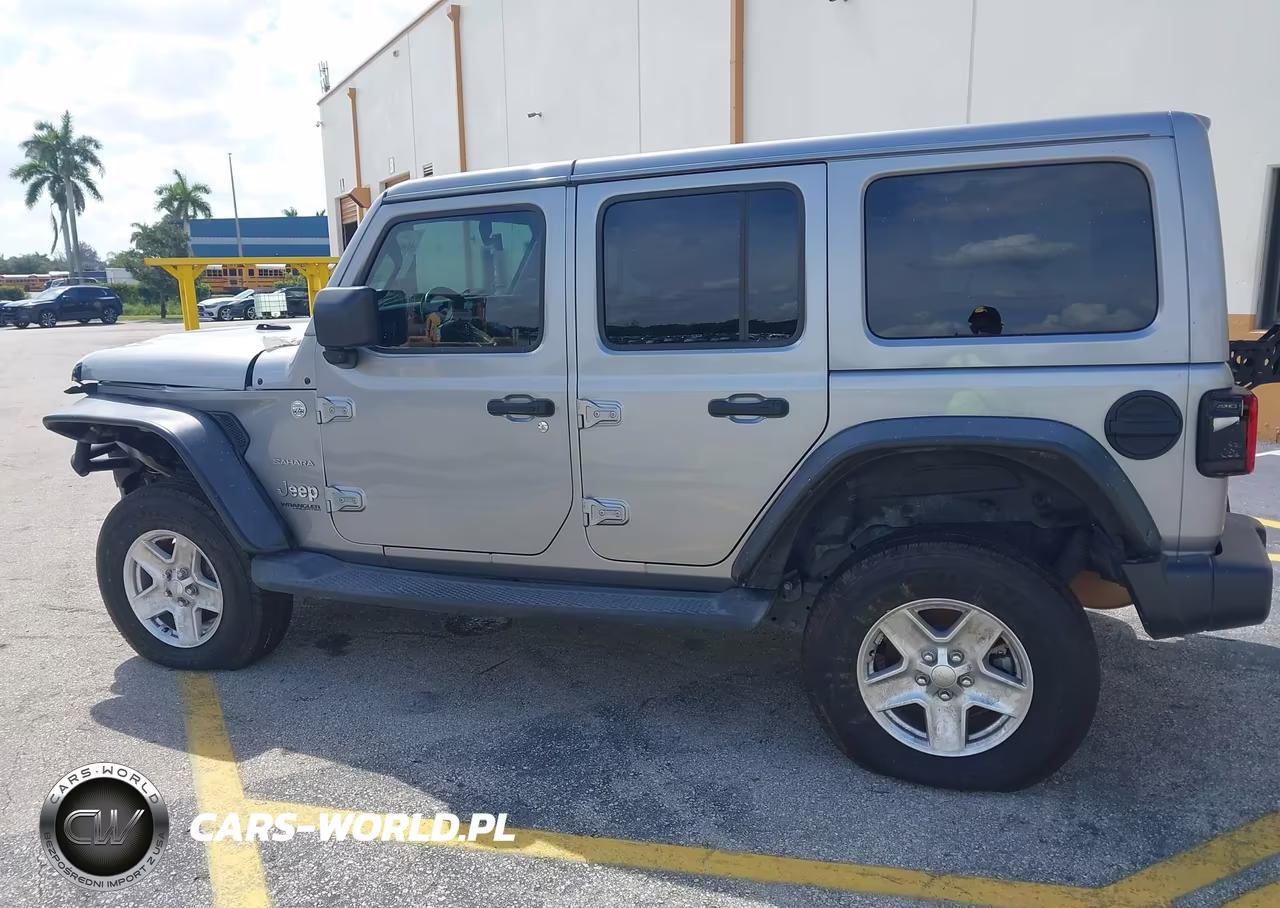 2018 Jeep Wrangler Unlimited Sahara 4X4 VIN:1C4HJXEG3JW215935 - 14