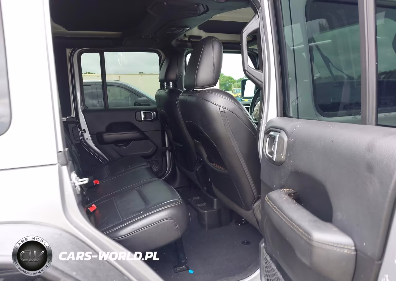 2018 Jeep Wrangler Unlimited Sahara 4X4 VIN:1C4HJXEG3JW215935 - 8