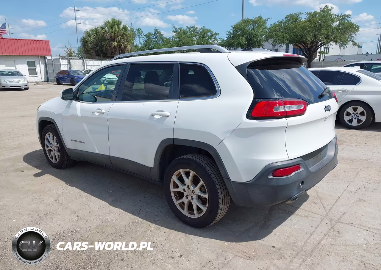 2015 Jeep Cherokee Latitude VIN:1C4PJLCB9FW578968 - 3