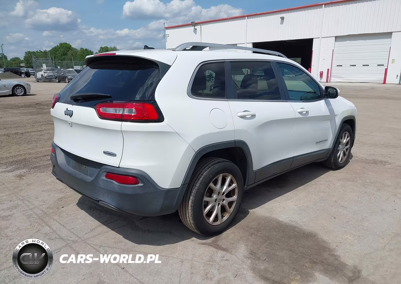 2015 Jeep Cherokee Latitude VIN:1C4PJLCB9FW578968 - 4
