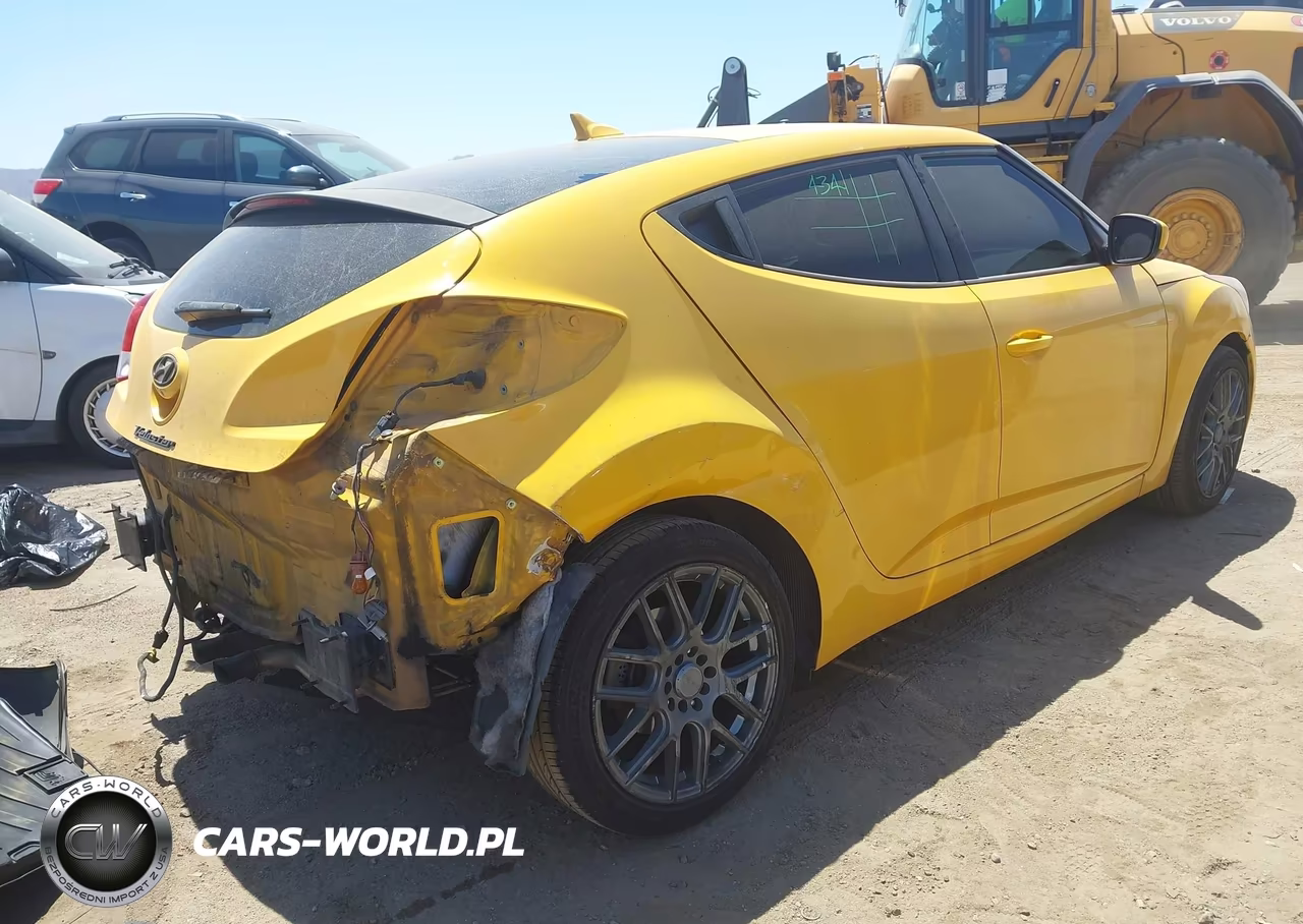 2016 Hyundai Veloster VIN:KMHTC6AD3GU264837 - 4