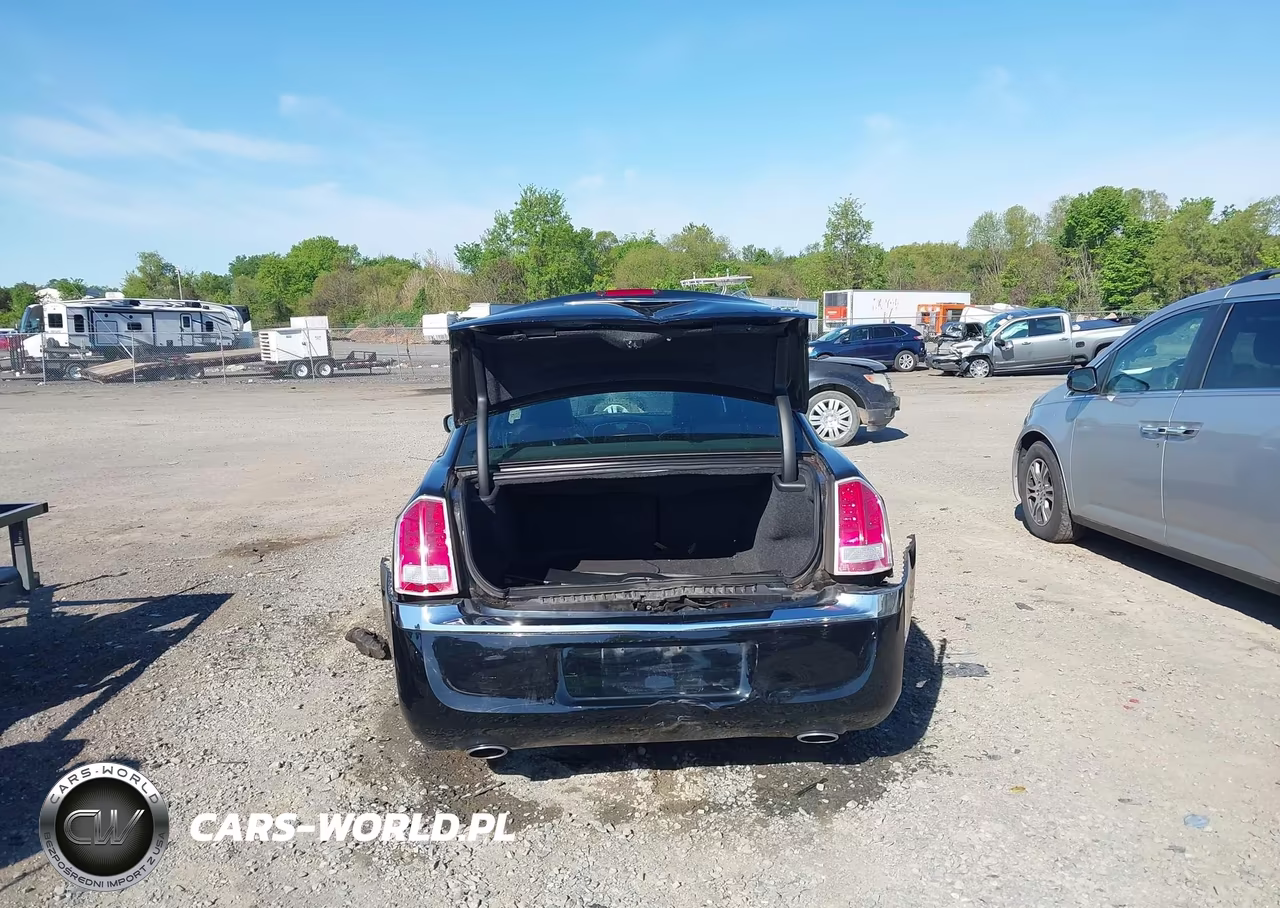 2013 Chrysler 300 Motown VIN:2C3CCAAG2DH533141 - 16