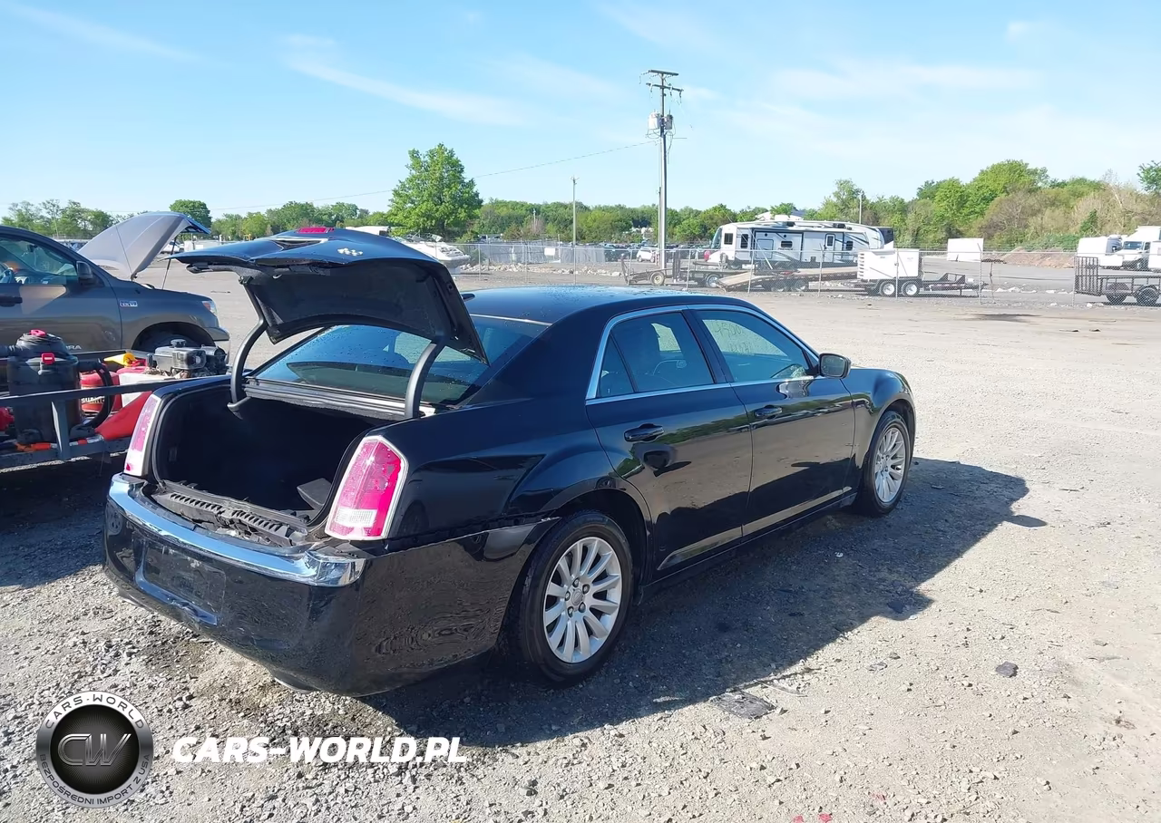 2013 Chrysler 300 Motown VIN:2C3CCAAG2DH533141 - 4