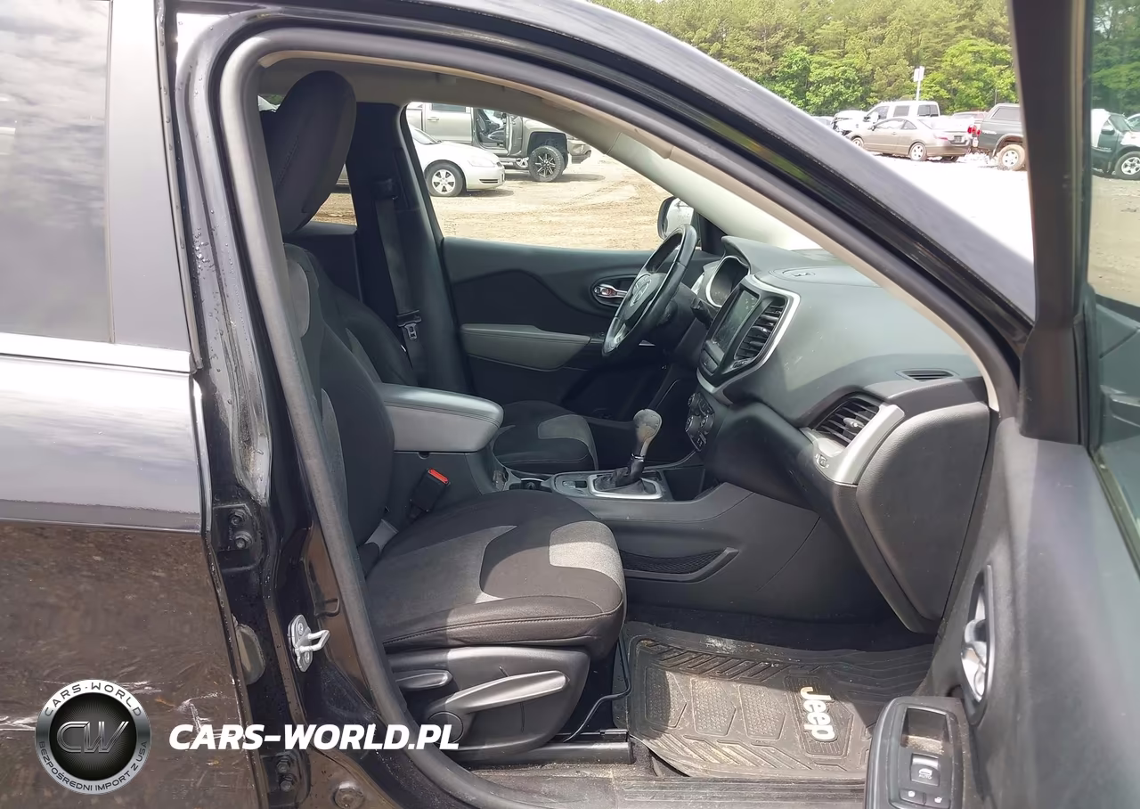2014 Jeep Cherokee Latitude VIN:1C4PJLCB3EW170870 - 5