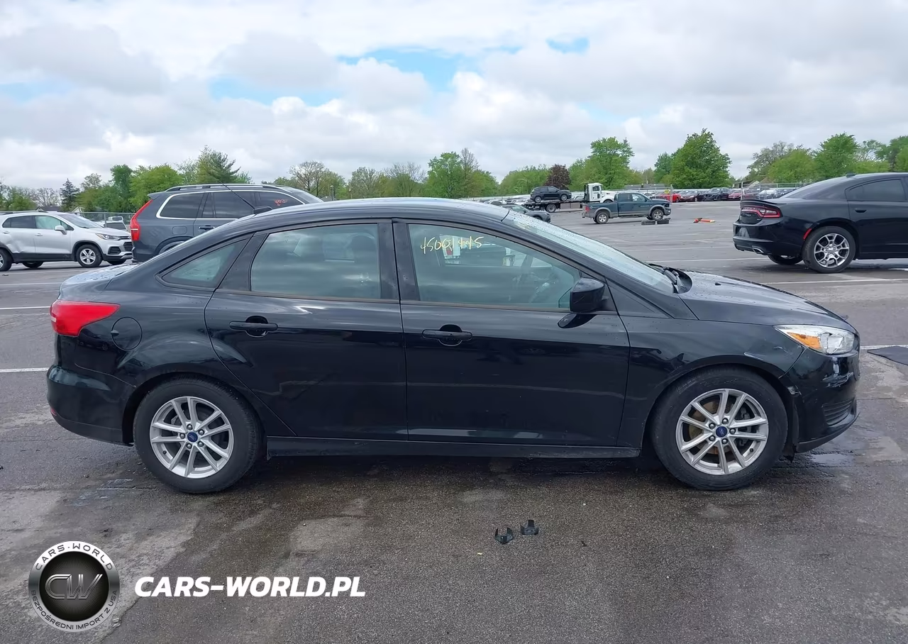 2018 Ford Focus Se VIN:1FADP3F29JL229015 - 13