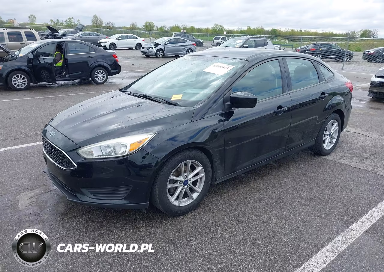2018 Ford Focus Se VIN:1FADP3F29JL229015 - 2