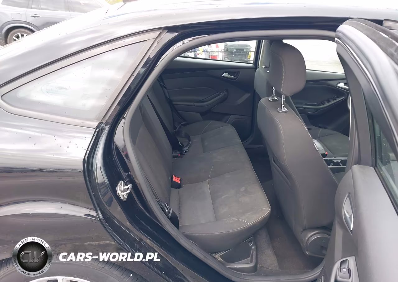 2018 Ford Focus Se VIN:1FADP3F29JL229015 - 8