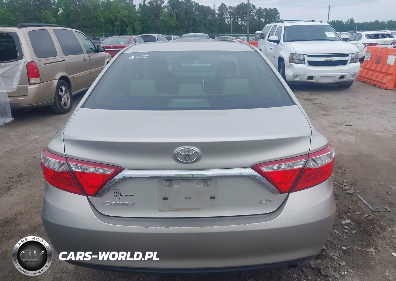 2017 Toyota Camry Le VIN:4T1BF1FK6HU369385 - 16