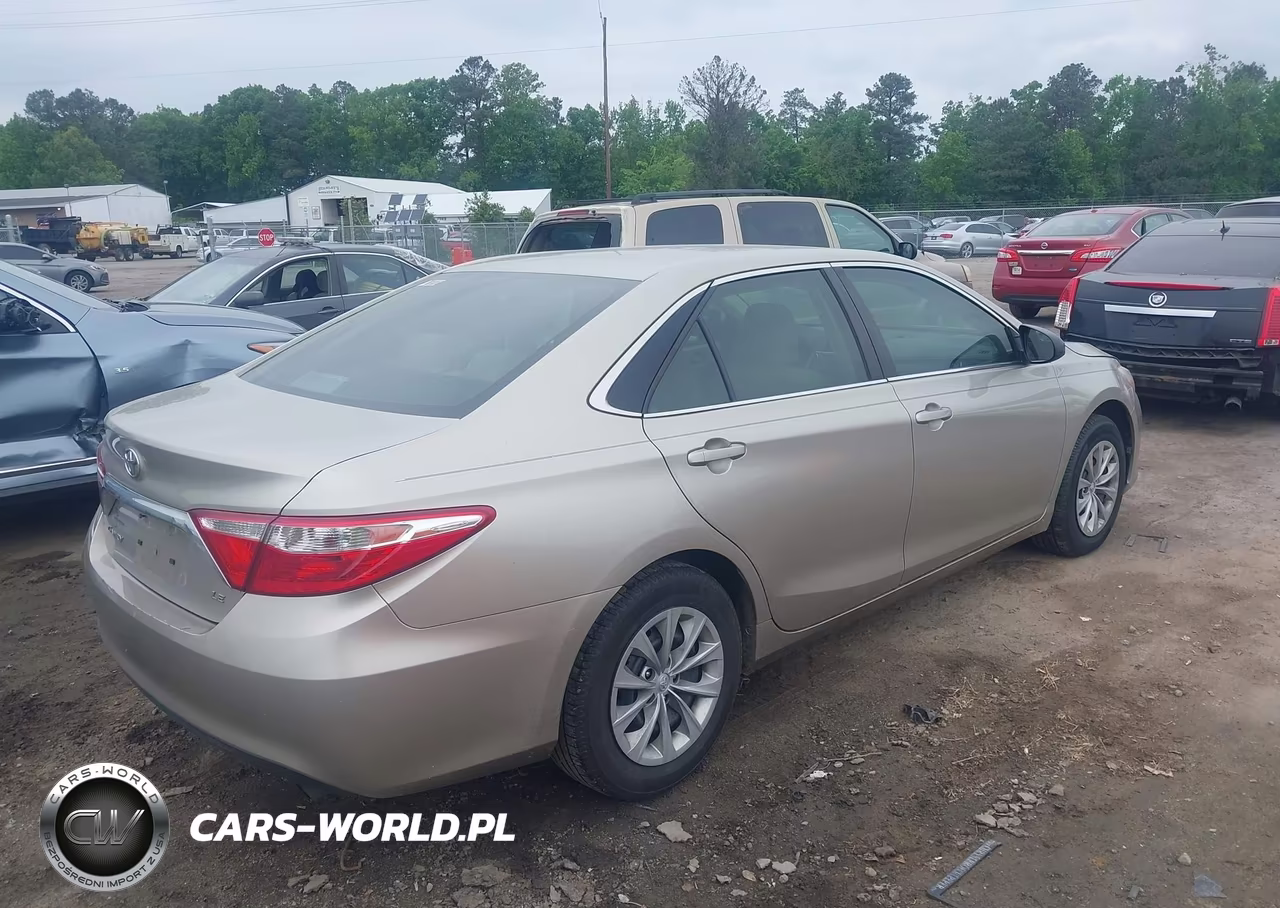 2017 Toyota Camry Le VIN:4T1BF1FK6HU369385 - 4