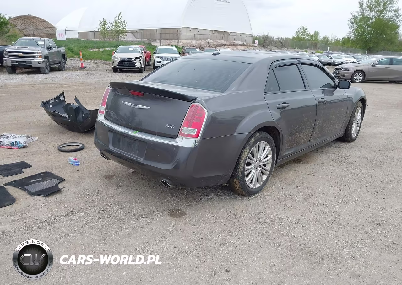 2013 Chrysler 300 Motown VIN:2C3CCARG5DH633996 - 4