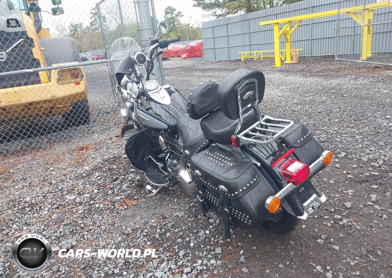 2013 Harley-Davidson Flstc Heritage Softail Classic VIN:1HD1BWV18DB013400 - 3