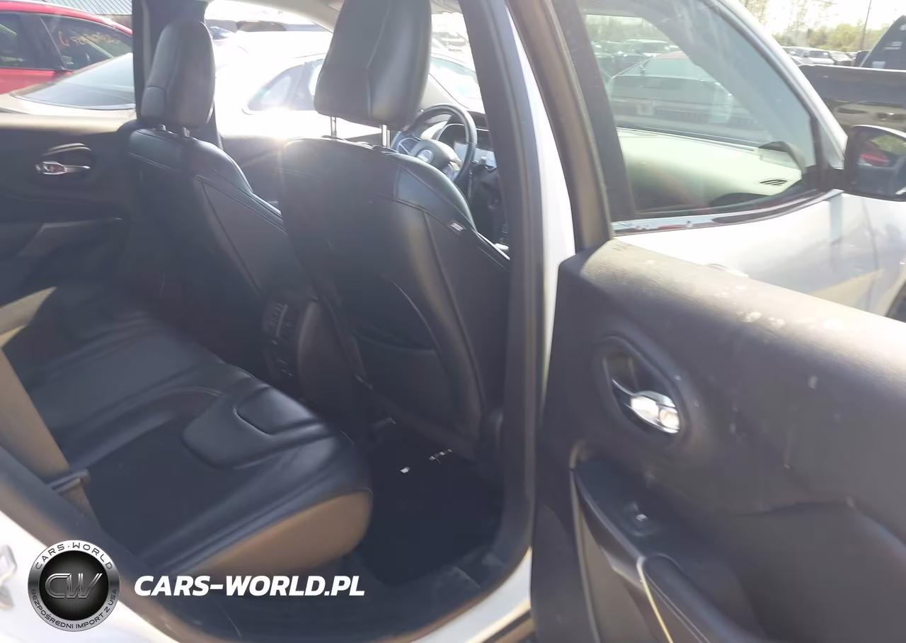 2020 Jeep Cherokee Latitude Plus 4X4 VIN:1C4PJMLB8LD513641 - 8