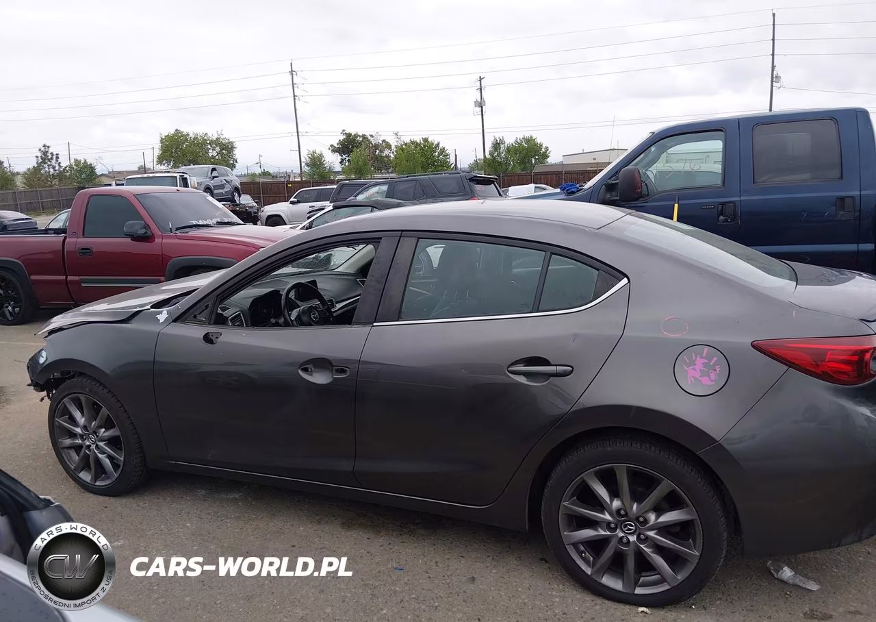2018 Mazda Mazda3 Touring VIN:3MZBN1V36JM252432 - 15
