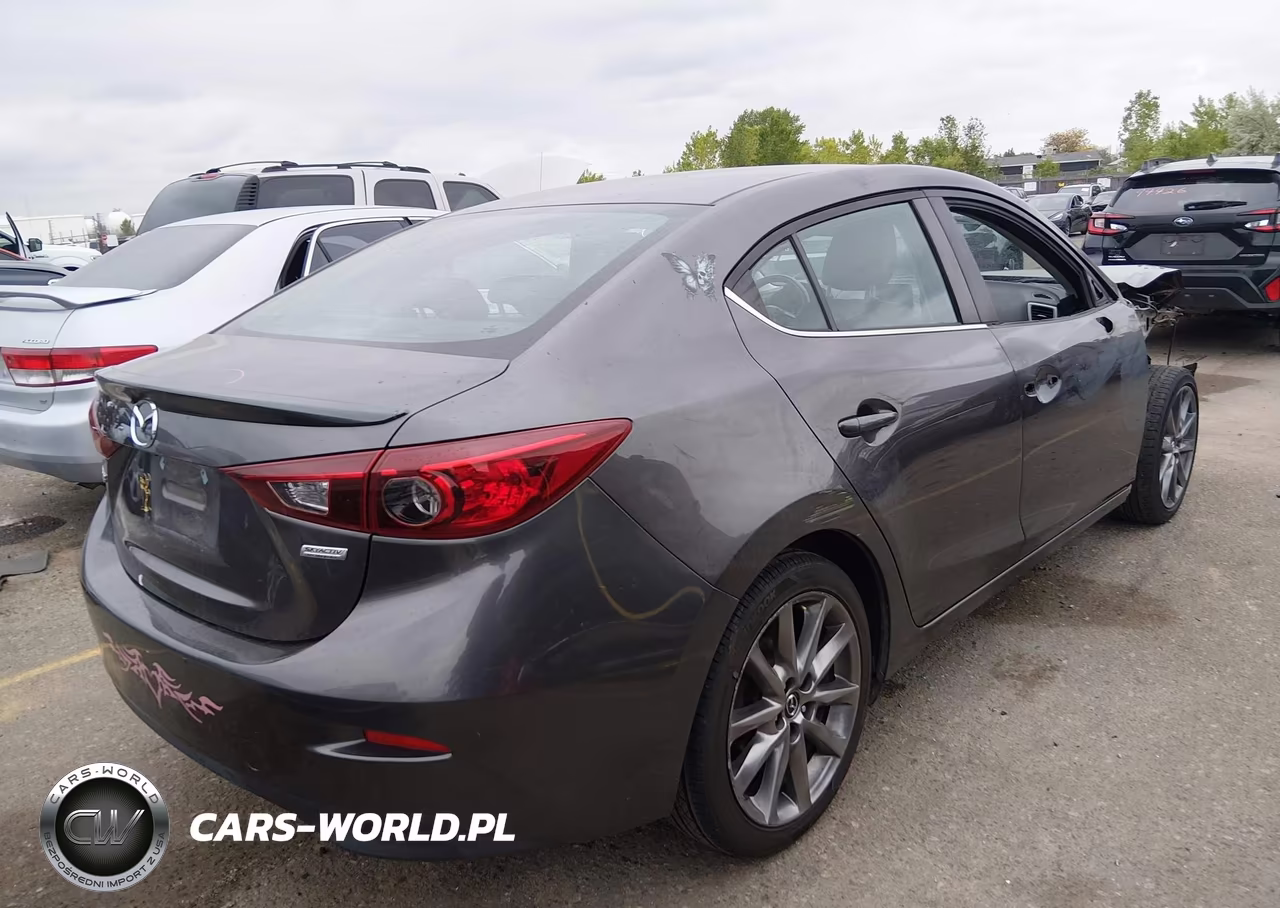 2018 Mazda Mazda3 Touring VIN:3MZBN1V36JM252432 - 4