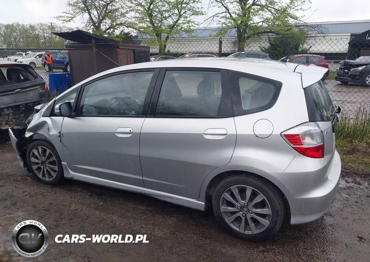 2013 Honda Fit Sport VIN:JHMGE8H51DC015477 - 14