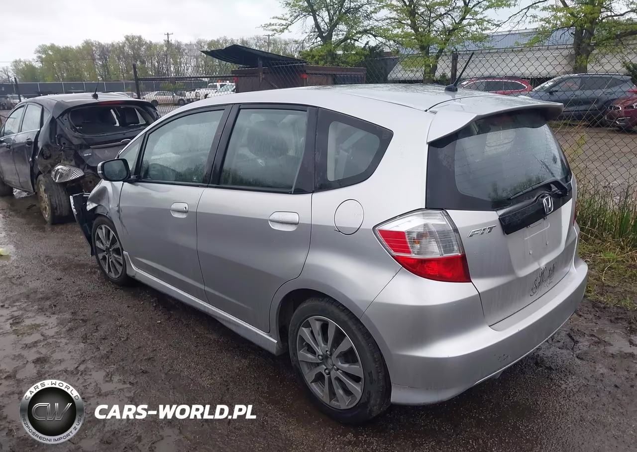 2013 Honda Fit Sport VIN:JHMGE8H51DC015477 - 3