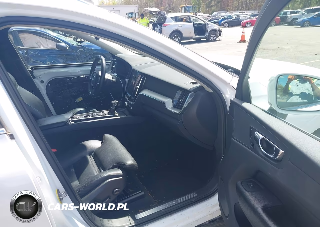 2019 Volvo Xc60 T5 Momentum VIN:LYV102RKXKB233040 - 5