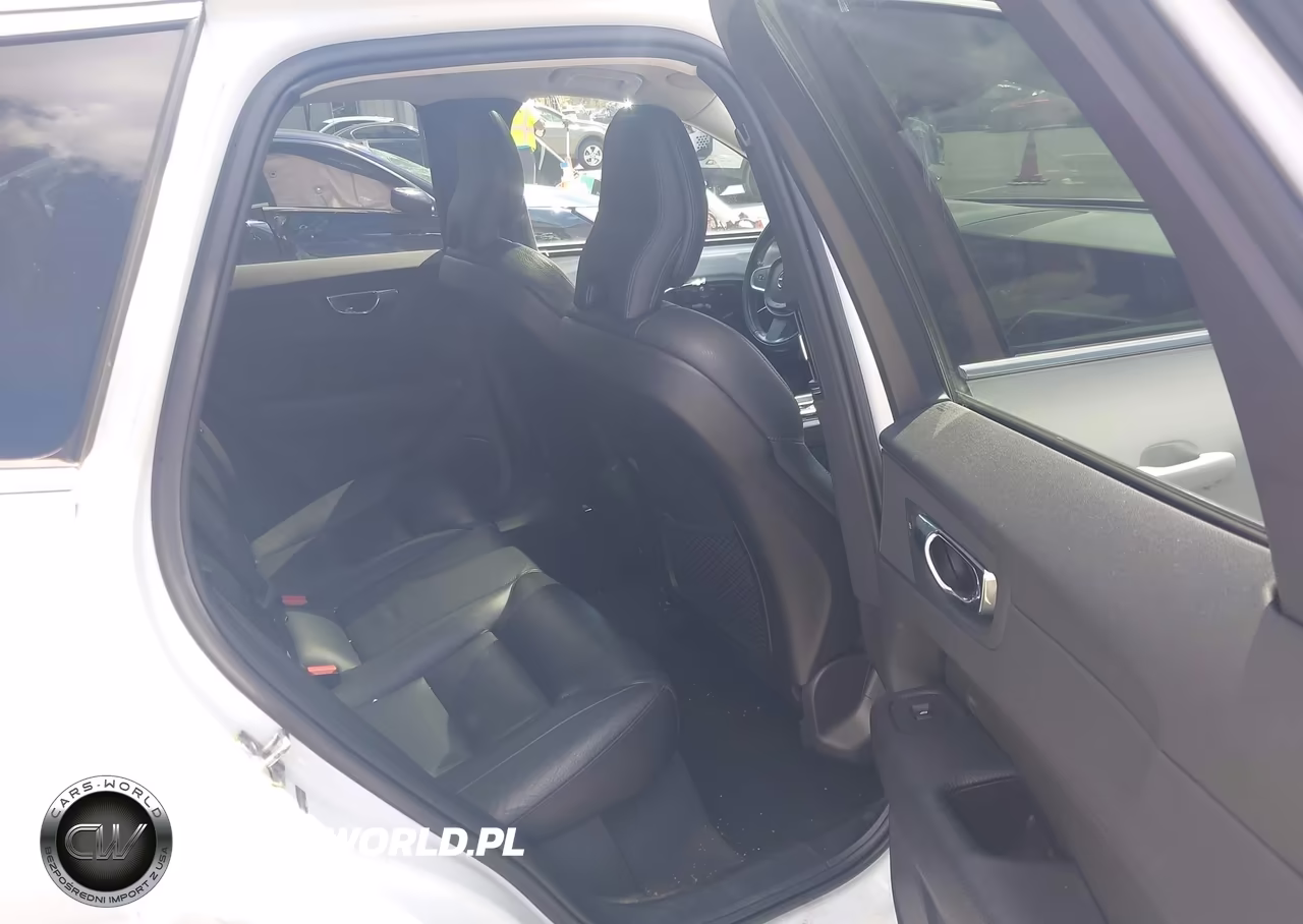 2019 Volvo Xc60 T5 Momentum VIN:LYV102RKXKB233040 - 8