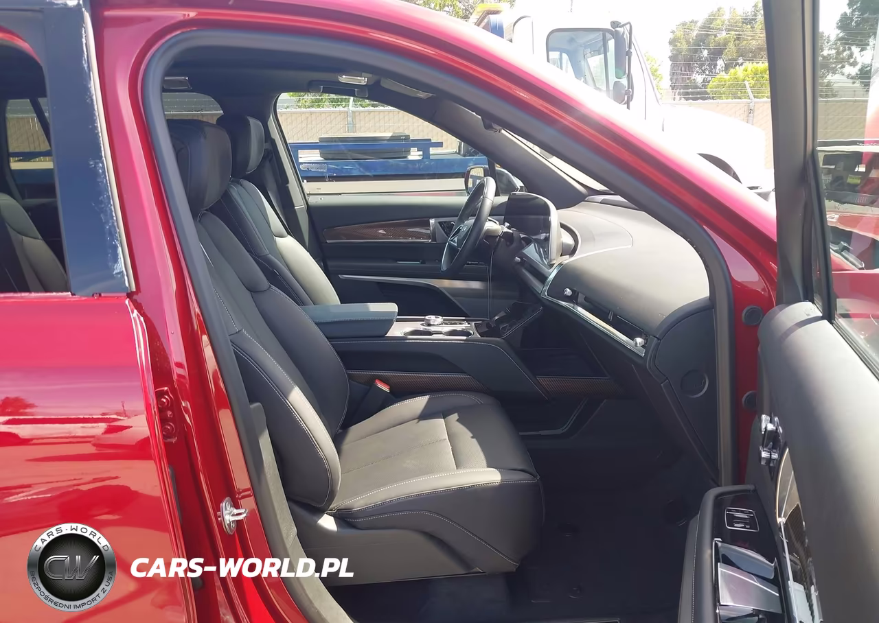 2026 Cadillac Vistiq Sport VIN:1GYC3NML5TZ700998 - 5