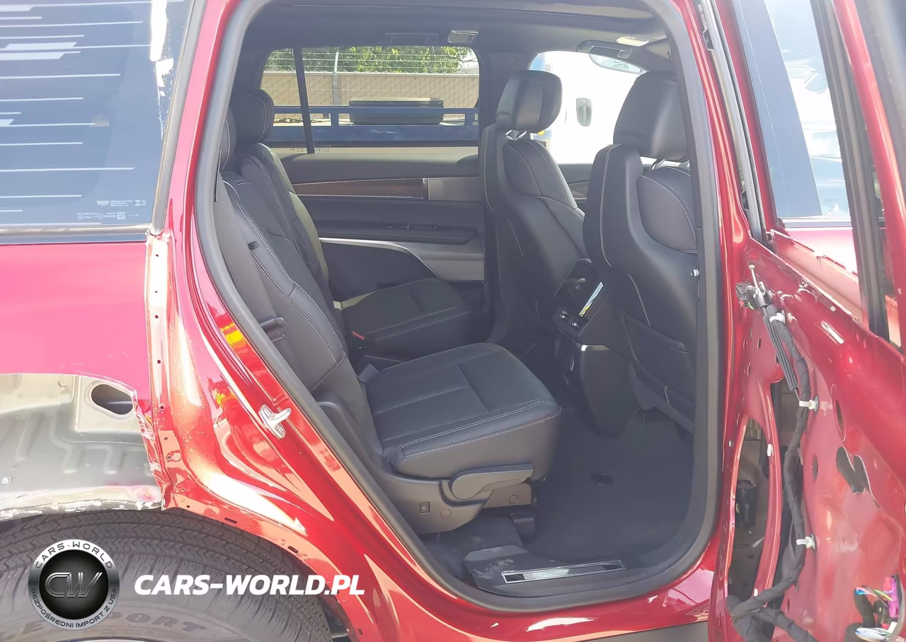 2026 Cadillac Vistiq Sport VIN:1GYC3NML5TZ700998 - 8
