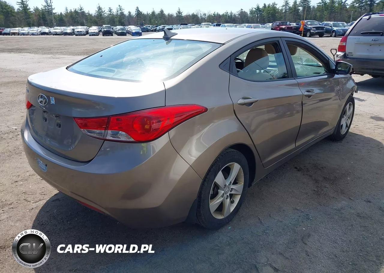 2013 Hyundai Elantra Gls VIN:5NPDH4AE3DH408884 - 4