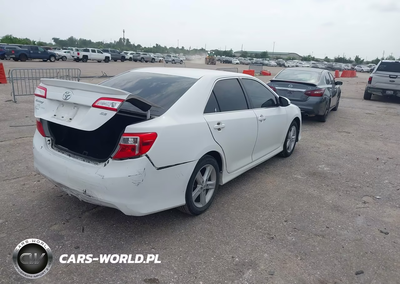 2013 Toyota Camry Se VIN:4T1BF1FK2DU682198 - 4