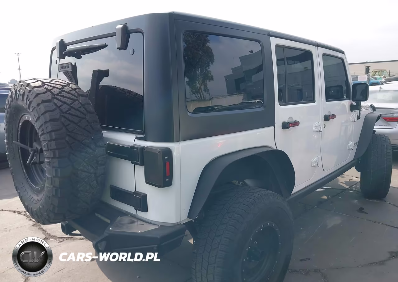 2017 Jeep Wrangler Unlimited Rubicon 4X4 VIN:1C4BJWFG2HL675971 - 4