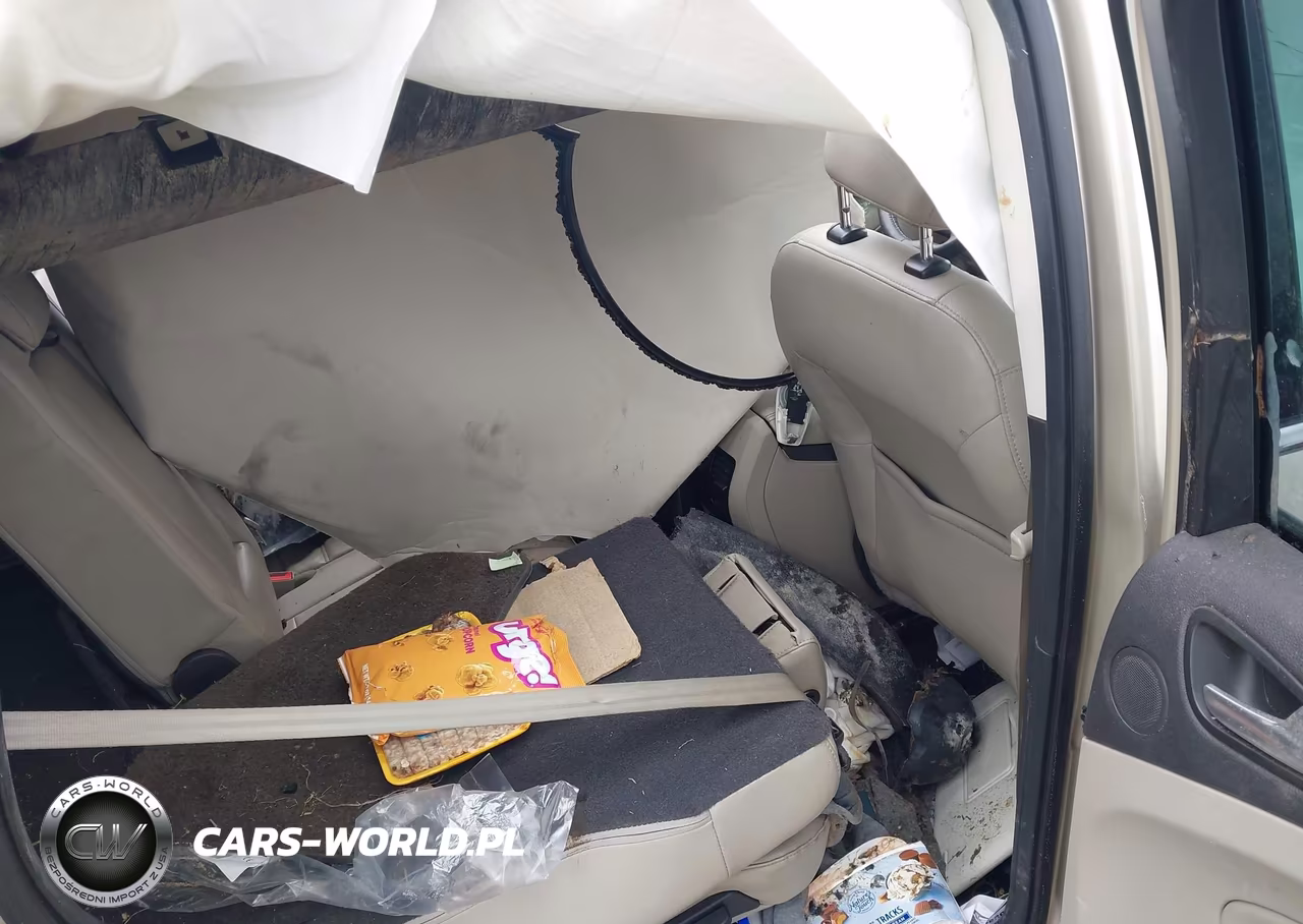 2018 Ford Escape Titanium VIN:1FMCU9J92JUB10833 - 8