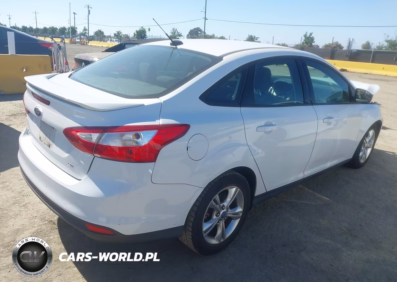 2012 Ford Focus Se VIN:1FAHP3F22CL228082 - 4