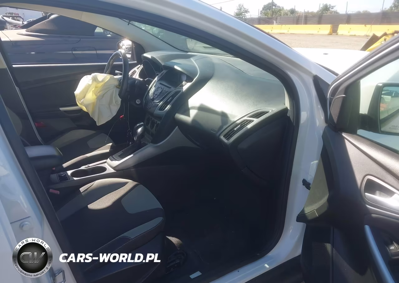 2012 Ford Focus Se VIN:1FAHP3F22CL228082 - 5