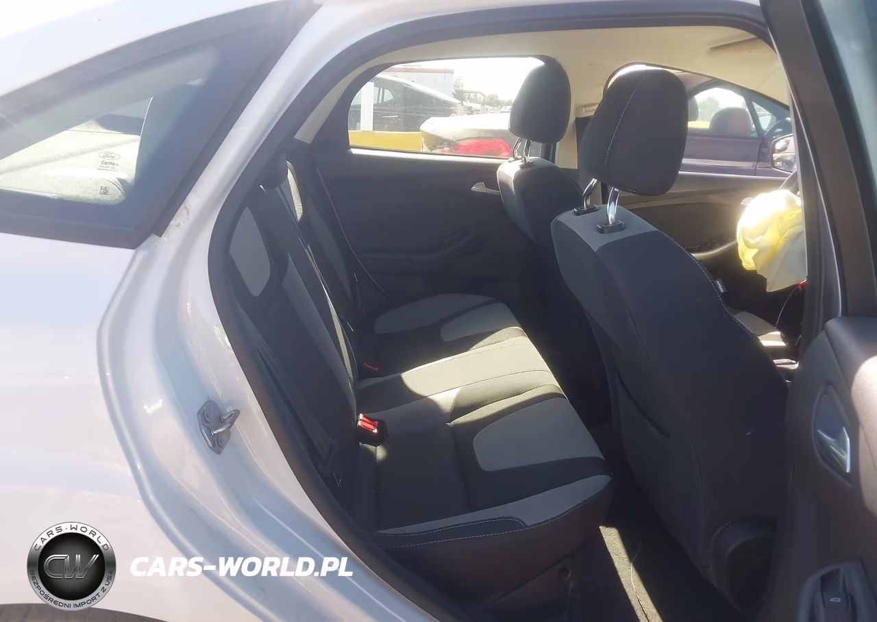 2012 Ford Focus Se VIN:1FAHP3F22CL228082 - 8