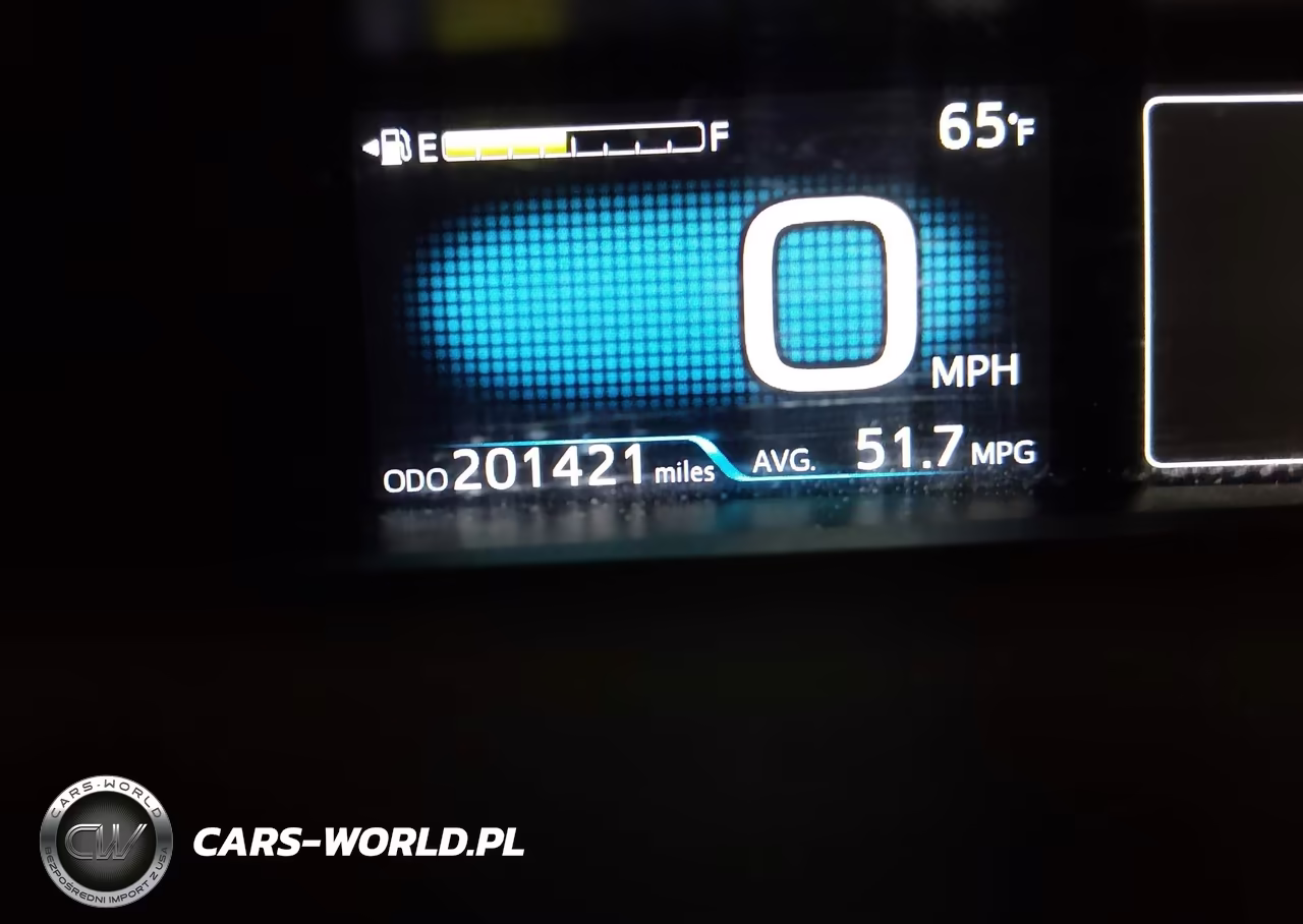 2018 Toyota Prius Two VIN:JTDKBRFU4J3583013 - 15