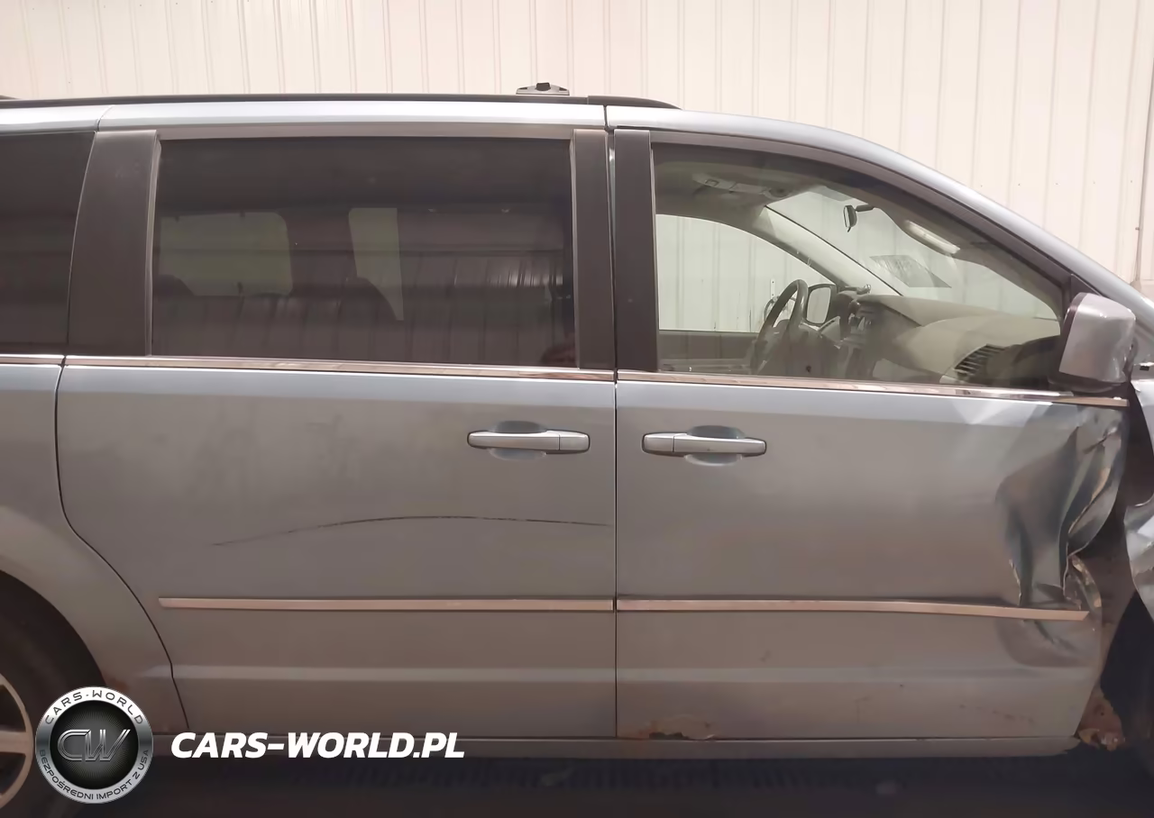 2010 Chrysler Town & Country Touring VIN:2A4RR5D18AR136374 - 13