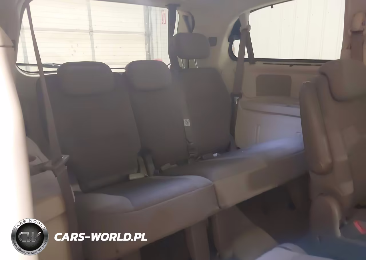 2010 Chrysler Town & Country Touring VIN:2A4RR5D18AR136374 - 17
