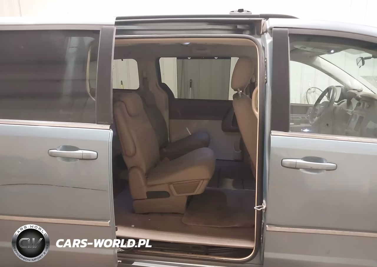 2010 Chrysler Town & Country Touring VIN:2A4RR5D18AR136374 - 8