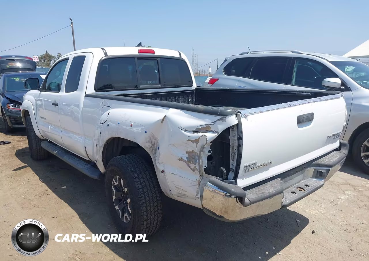 2015 Toyota Tacoma Prerunner VIN:5TFTX4GN3FX050652 - 3