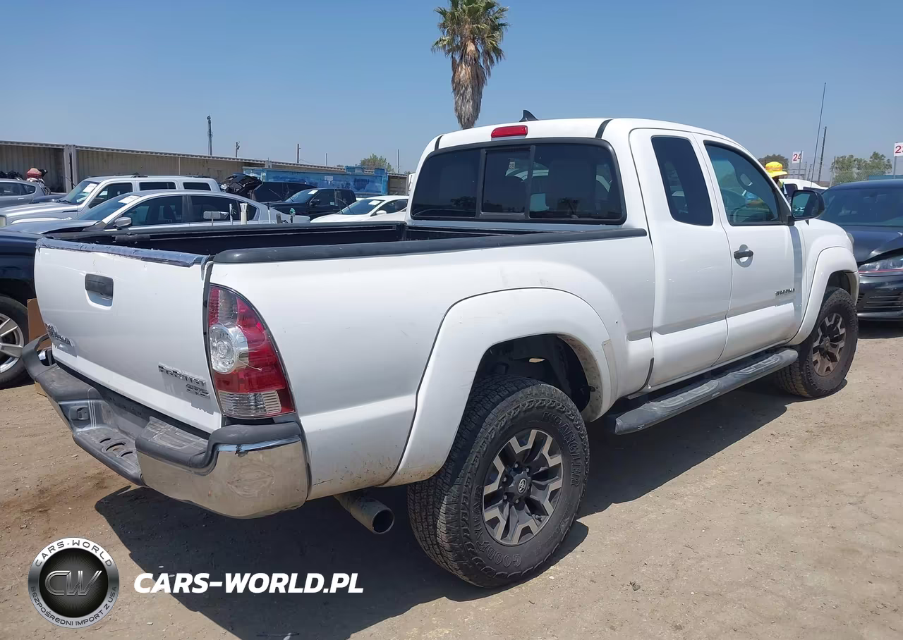 2015 Toyota Tacoma Prerunner VIN:5TFTX4GN3FX050652 - 4