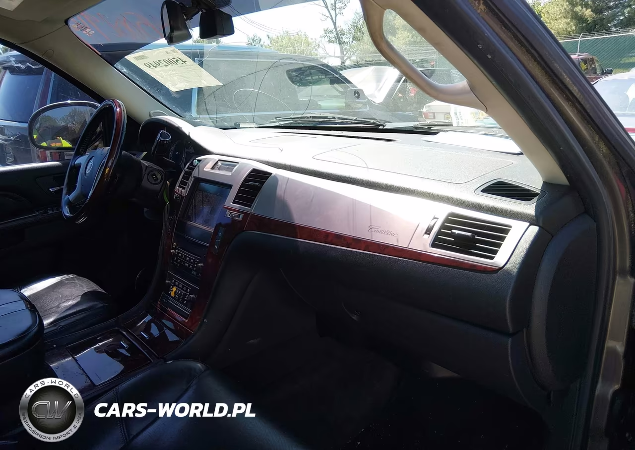 2011 Cadillac Escalade Luxury VIN:1GYS4BEF0BR252331 - 5