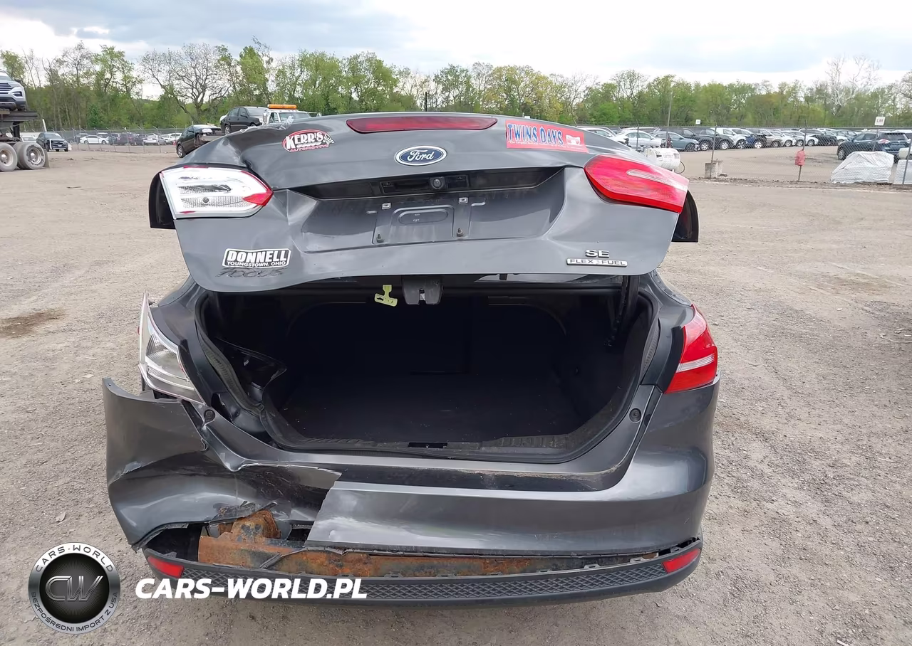 2016 Ford Focus Se VIN:1FADP3F21GL288388 - 16