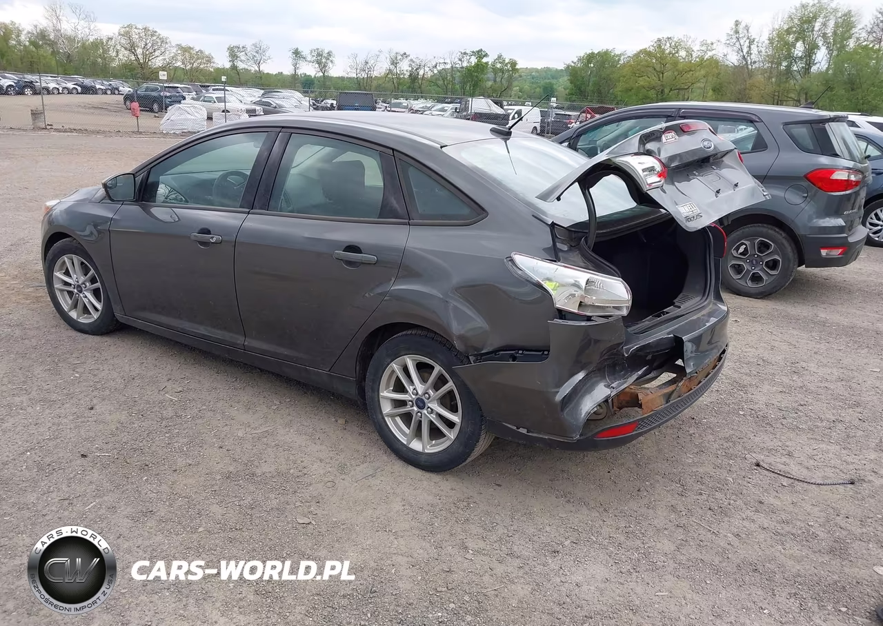 2016 Ford Focus Se VIN:1FADP3F21GL288388 - 3