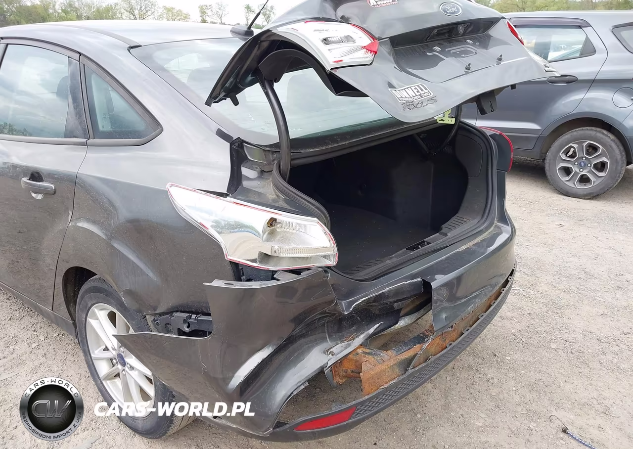 2016 Ford Focus Se VIN:1FADP3F21GL288388 - 6